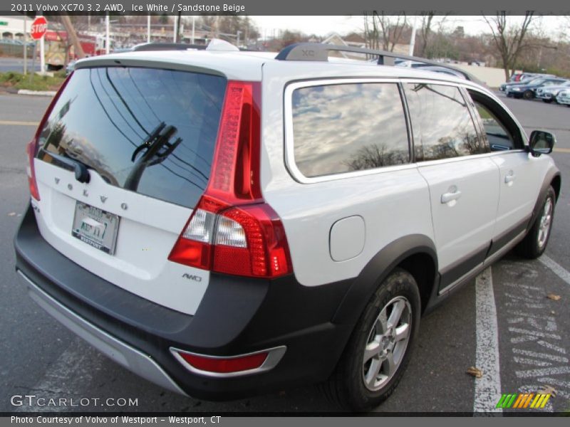 Ice White / Sandstone Beige 2011 Volvo XC70 3.2 AWD