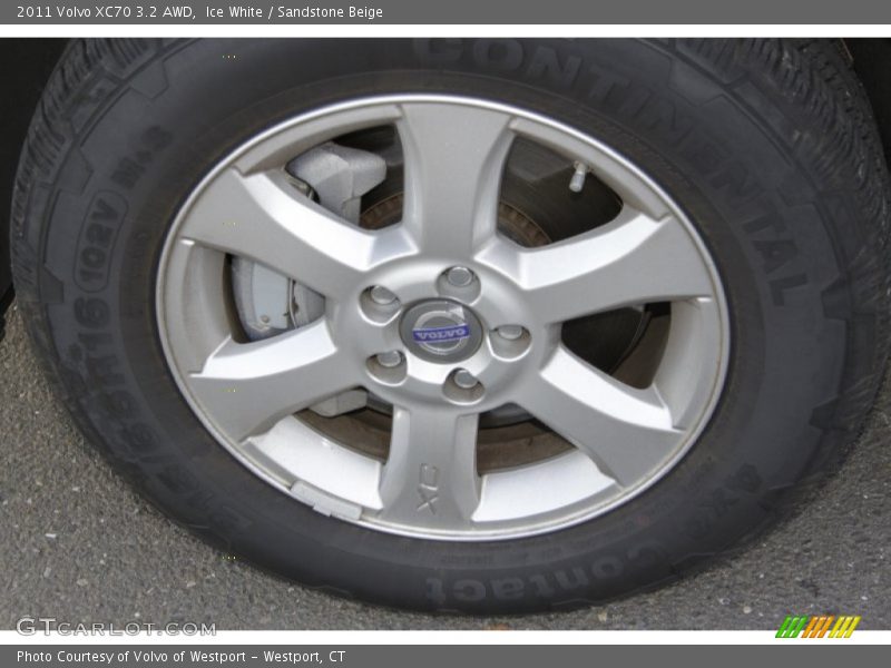Ice White / Sandstone Beige 2011 Volvo XC70 3.2 AWD