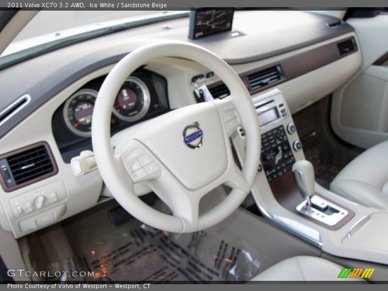 Ice White / Sandstone Beige 2011 Volvo XC70 3.2 AWD