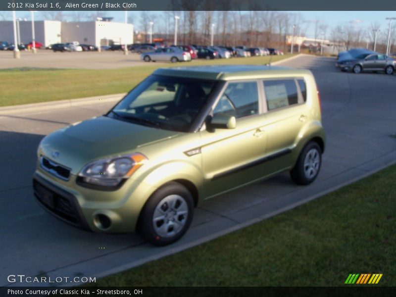 Alien Green / Black Cloth 2012 Kia Soul 1.6