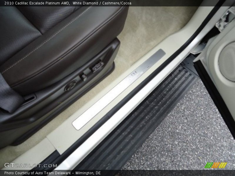 White Diamond / Cashmere/Cocoa 2010 Cadillac Escalade Platinum AWD