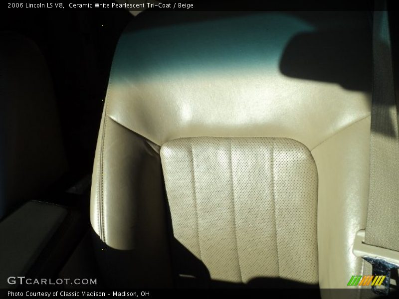 Ceramic White Pearlescent Tri-Coat / Beige 2006 Lincoln LS V8