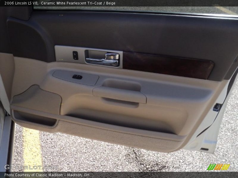 Ceramic White Pearlescent Tri-Coat / Beige 2006 Lincoln LS V8