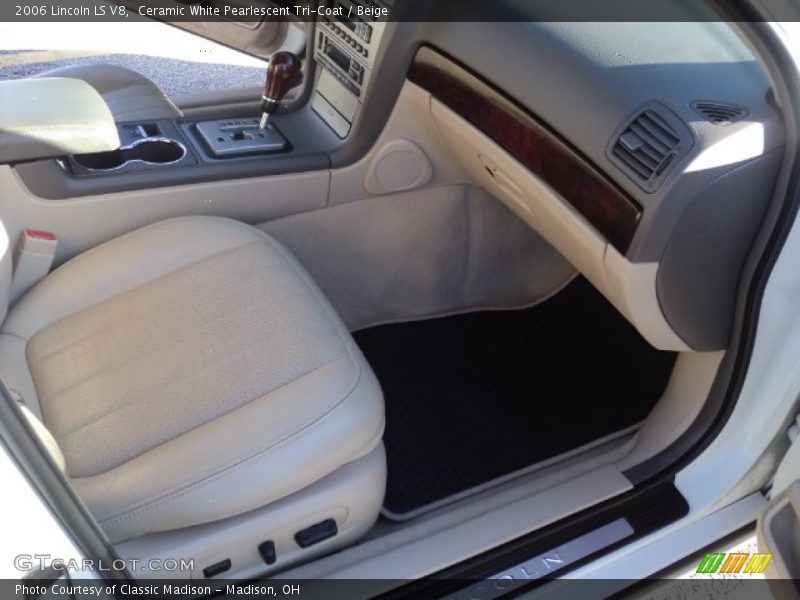 Ceramic White Pearlescent Tri-Coat / Beige 2006 Lincoln LS V8