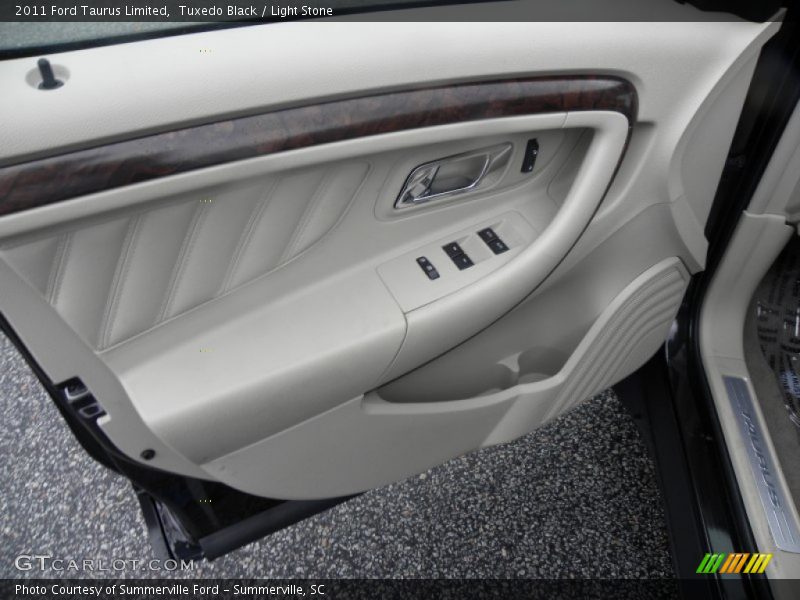 Tuxedo Black / Light Stone 2011 Ford Taurus Limited