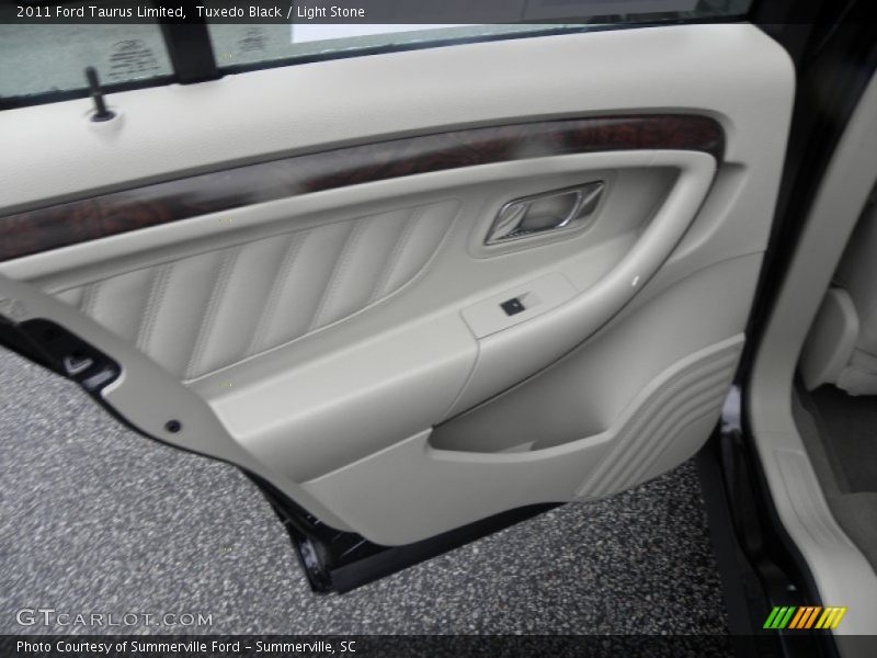 Tuxedo Black / Light Stone 2011 Ford Taurus Limited