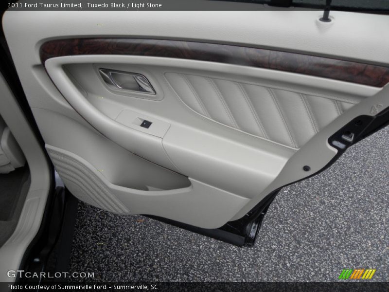 Tuxedo Black / Light Stone 2011 Ford Taurus Limited