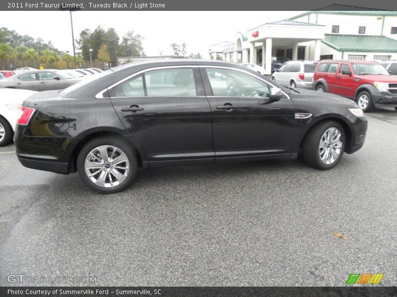 Tuxedo Black / Light Stone 2011 Ford Taurus Limited