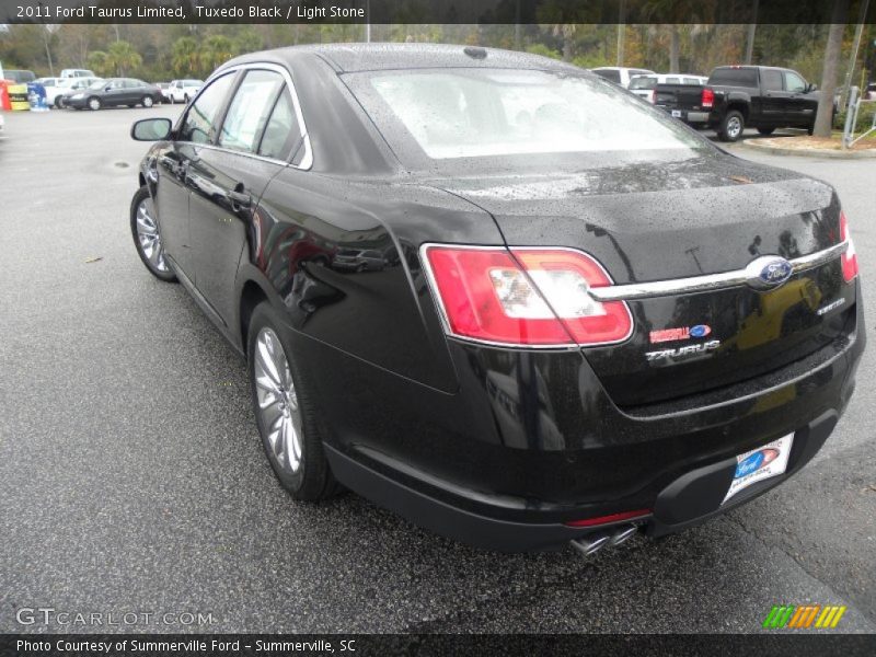 Tuxedo Black / Light Stone 2011 Ford Taurus Limited