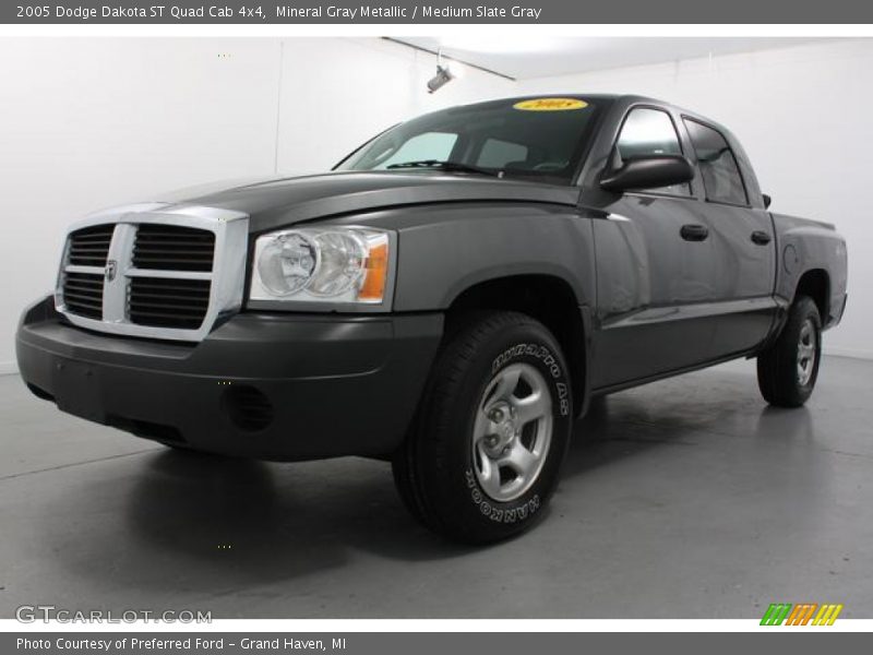 Mineral Gray Metallic / Medium Slate Gray 2005 Dodge Dakota ST Quad Cab 4x4