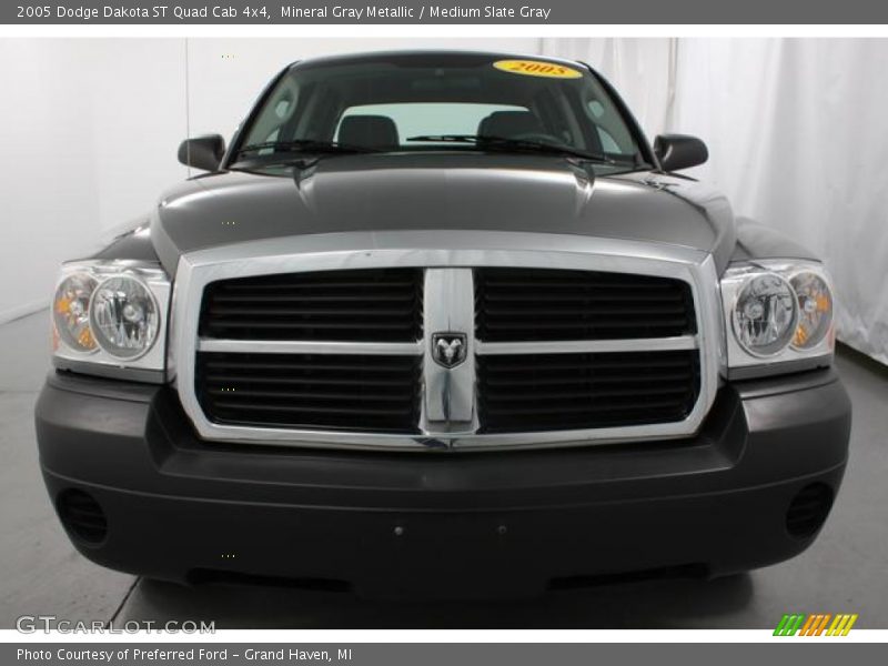 Mineral Gray Metallic / Medium Slate Gray 2005 Dodge Dakota ST Quad Cab 4x4