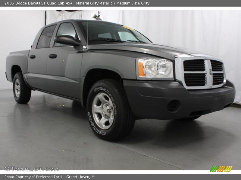 Mineral Gray Metallic / Medium Slate Gray 2005 Dodge Dakota ST Quad Cab 4x4