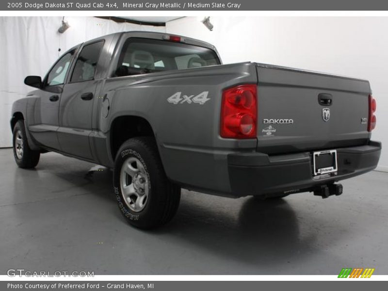Mineral Gray Metallic / Medium Slate Gray 2005 Dodge Dakota ST Quad Cab 4x4