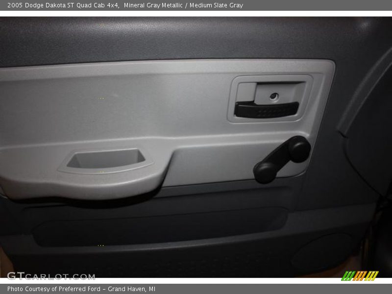 Mineral Gray Metallic / Medium Slate Gray 2005 Dodge Dakota ST Quad Cab 4x4
