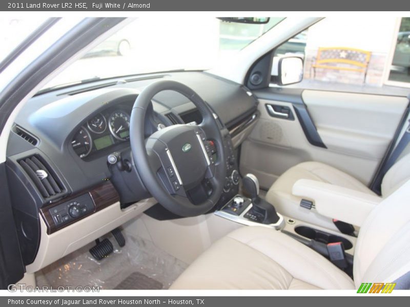Fuji White / Almond 2011 Land Rover LR2 HSE