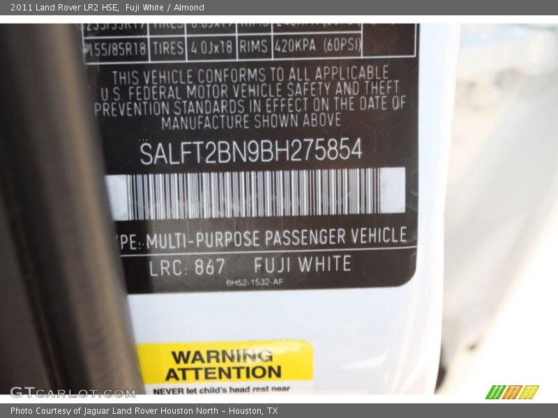 Fuji White / Almond 2011 Land Rover LR2 HSE