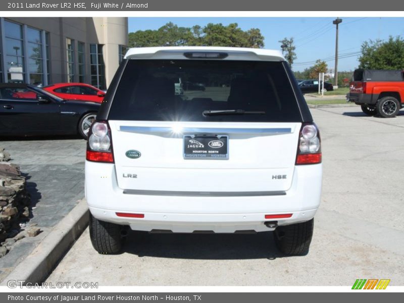 Fuji White / Almond 2011 Land Rover LR2 HSE