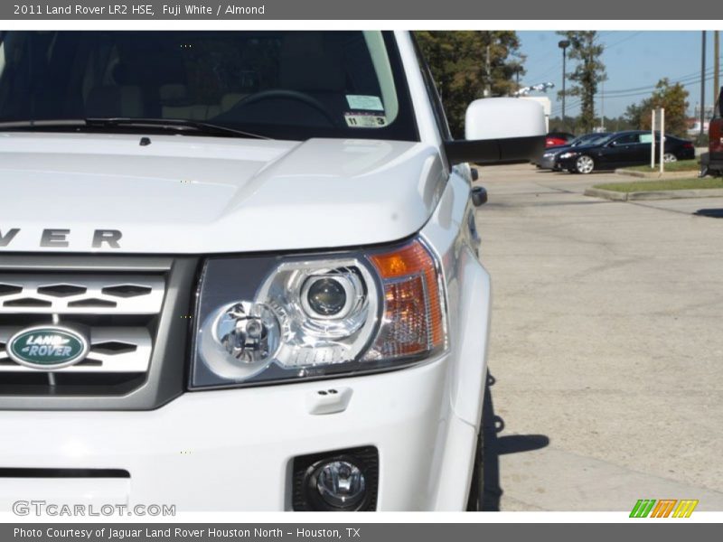 Fuji White / Almond 2011 Land Rover LR2 HSE