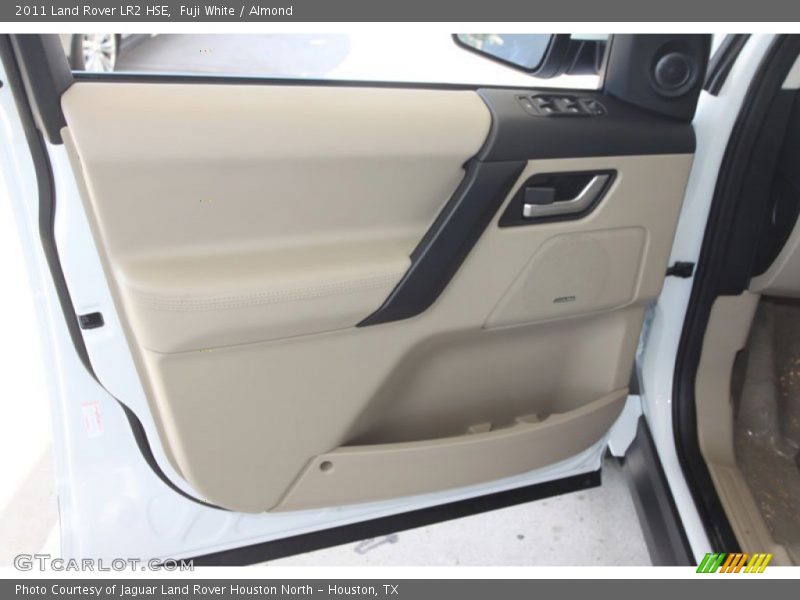 Fuji White / Almond 2011 Land Rover LR2 HSE