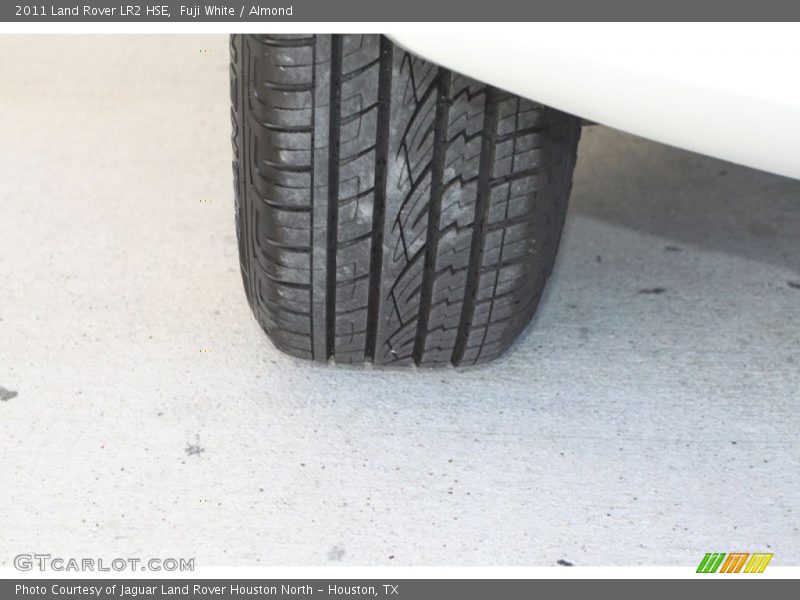 Fuji White / Almond 2011 Land Rover LR2 HSE