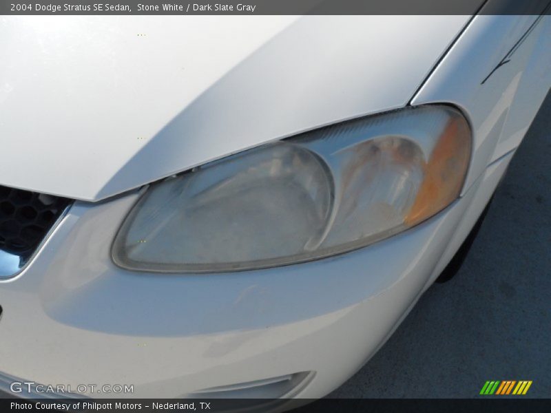 Stone White / Dark Slate Gray 2004 Dodge Stratus SE Sedan