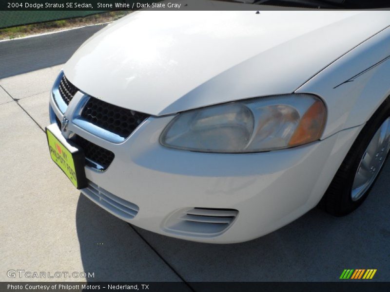 Stone White / Dark Slate Gray 2004 Dodge Stratus SE Sedan