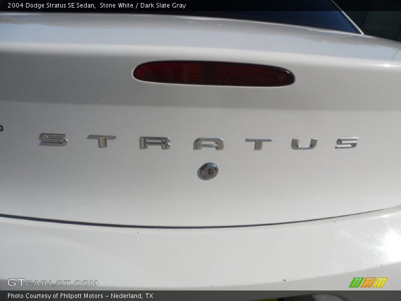 Stone White / Dark Slate Gray 2004 Dodge Stratus SE Sedan