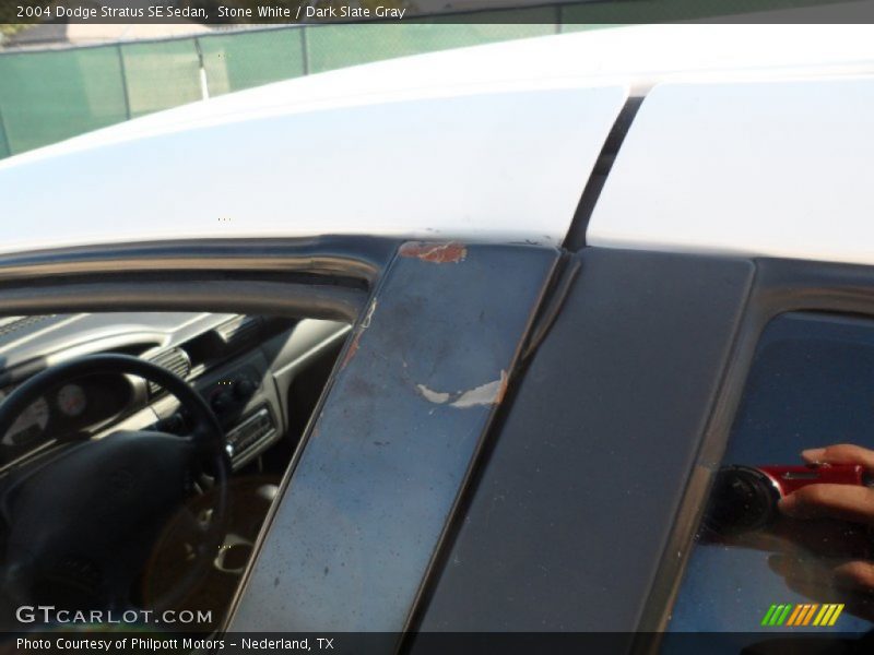 Stone White / Dark Slate Gray 2004 Dodge Stratus SE Sedan
