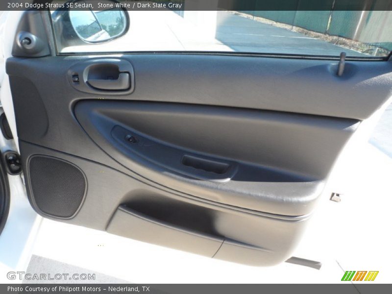 Stone White / Dark Slate Gray 2004 Dodge Stratus SE Sedan
