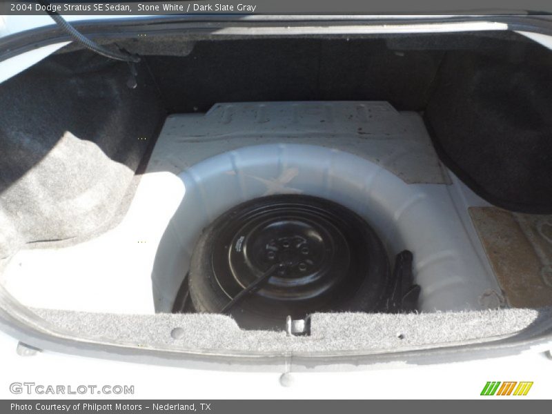 Stone White / Dark Slate Gray 2004 Dodge Stratus SE Sedan