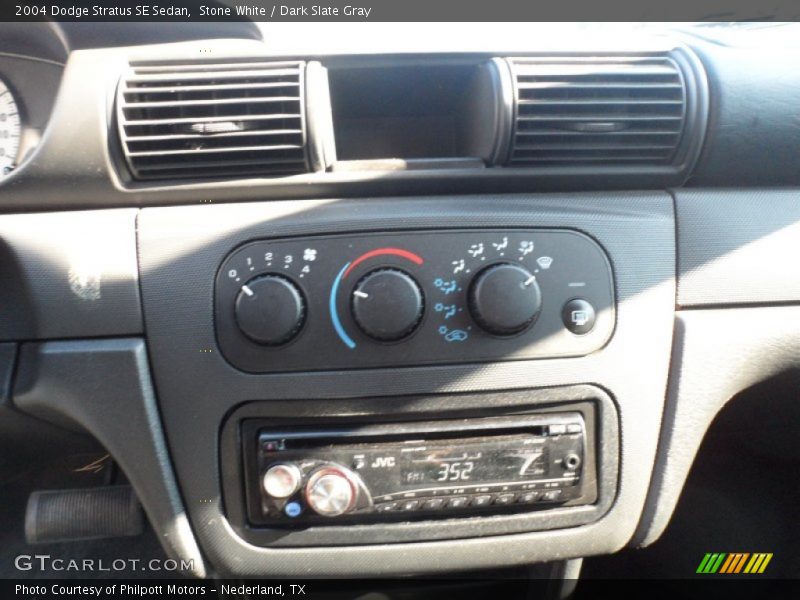 Stone White / Dark Slate Gray 2004 Dodge Stratus SE Sedan