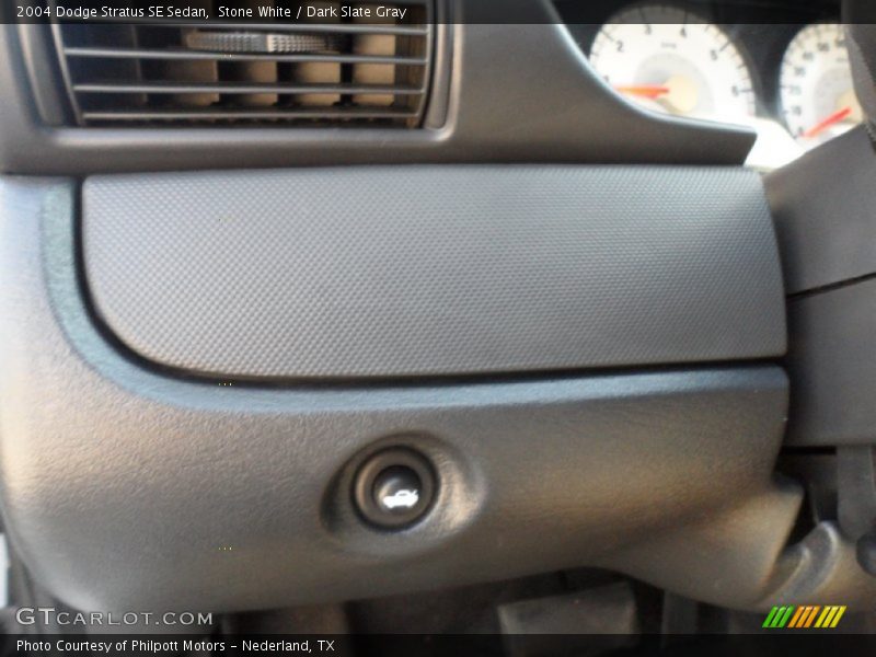 Stone White / Dark Slate Gray 2004 Dodge Stratus SE Sedan