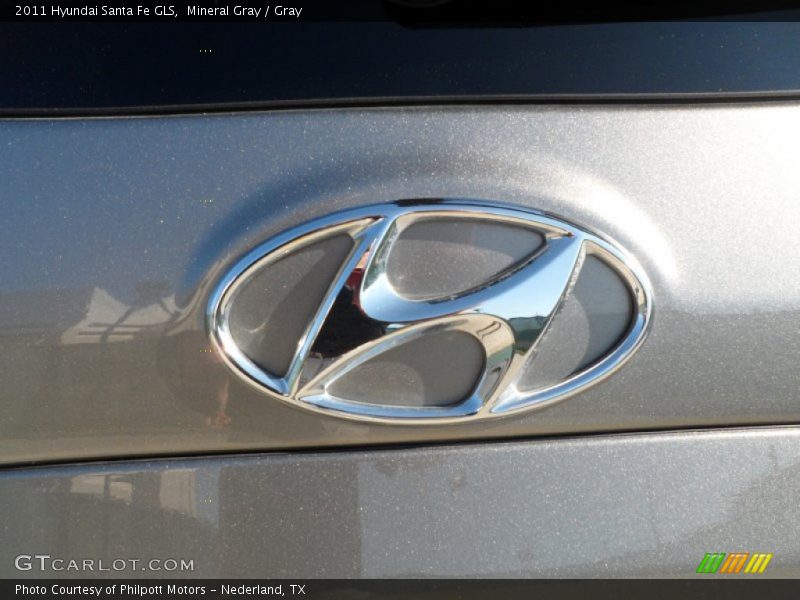 Mineral Gray / Gray 2011 Hyundai Santa Fe GLS