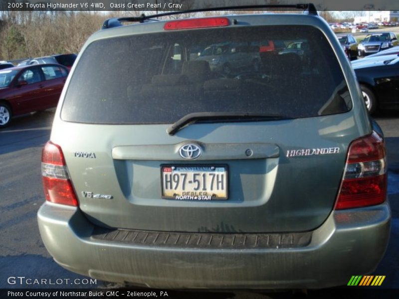 Oasis Green Pearl / Gray 2005 Toyota Highlander V6 4WD