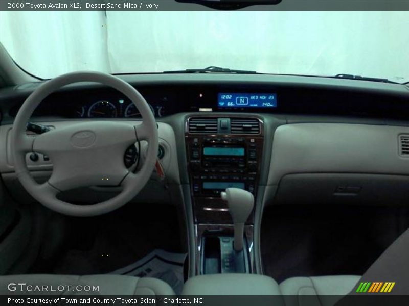 Desert Sand Mica / Ivory 2000 Toyota Avalon XLS
