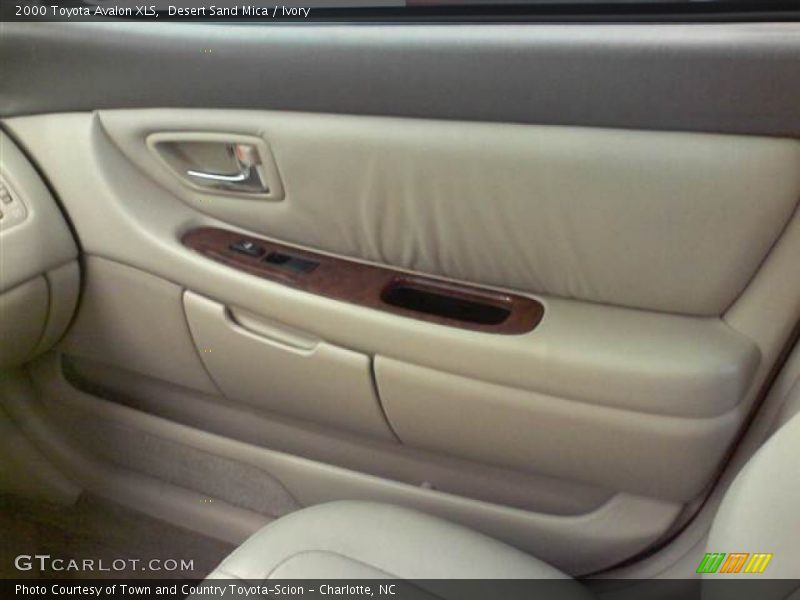 Desert Sand Mica / Ivory 2000 Toyota Avalon XLS