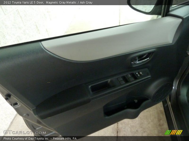Magnetic Gray Metallic / Ash Gray 2012 Toyota Yaris LE 5 Door