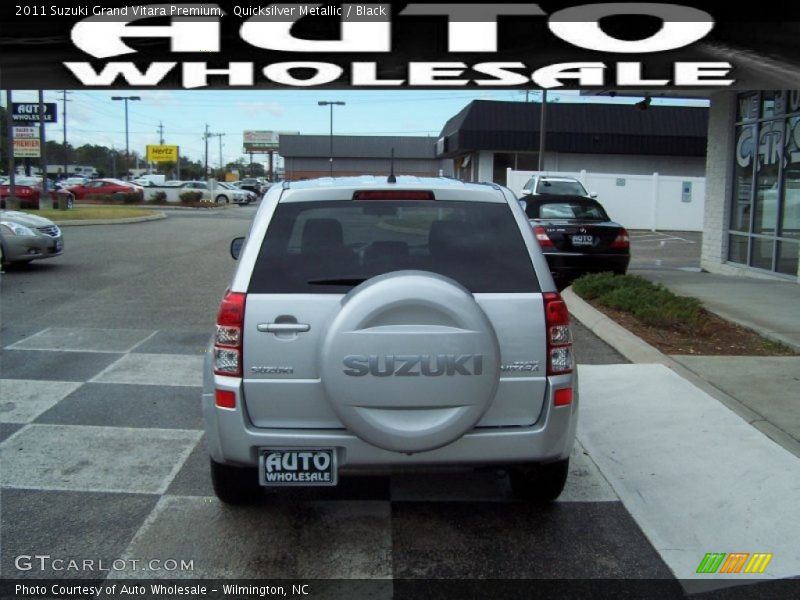 Quicksilver Metallic / Black 2011 Suzuki Grand Vitara Premium