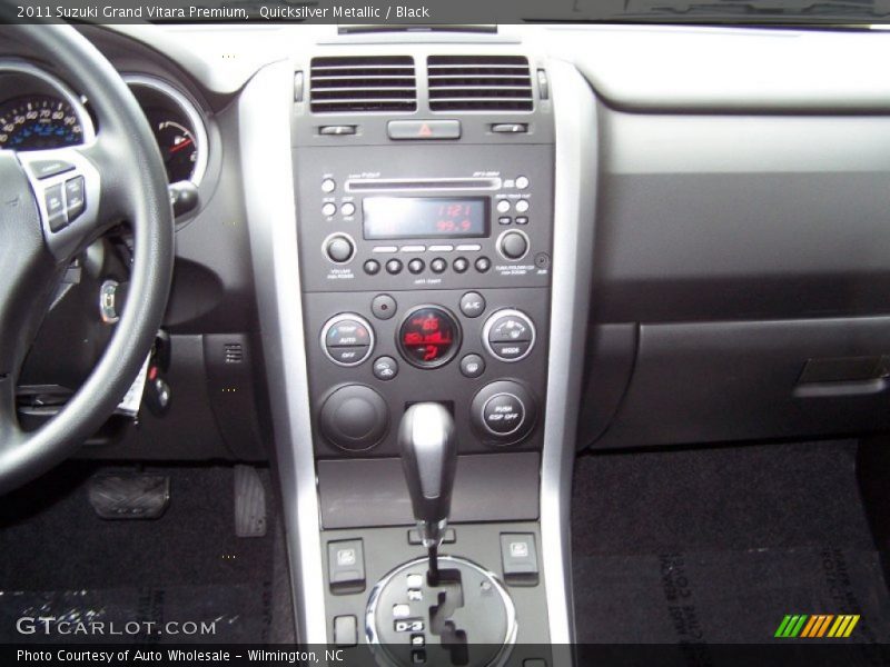 Quicksilver Metallic / Black 2011 Suzuki Grand Vitara Premium