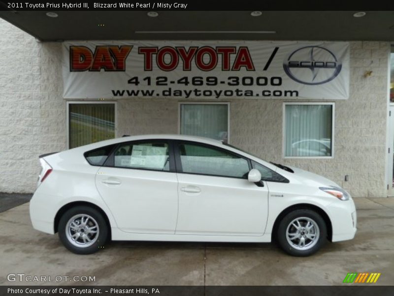 Blizzard White Pearl / Misty Gray 2011 Toyota Prius Hybrid III