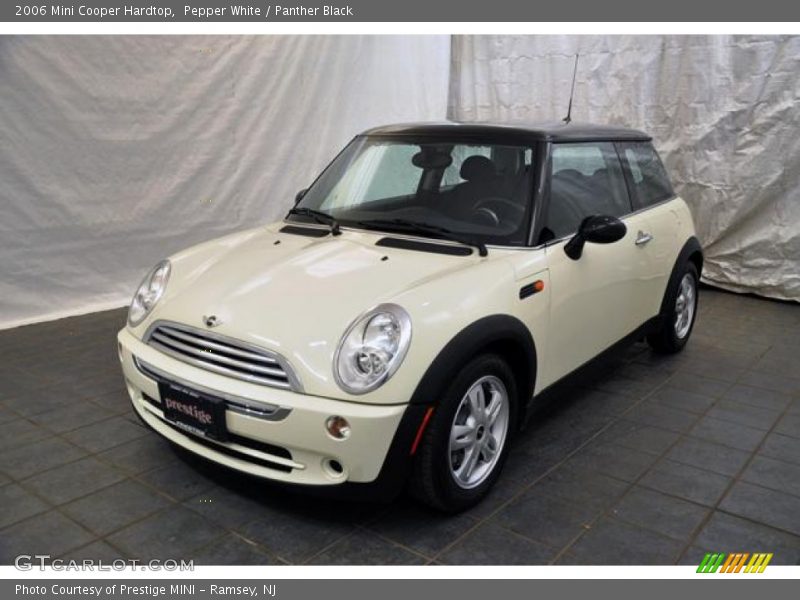 Pepper White / Panther Black 2006 Mini Cooper Hardtop