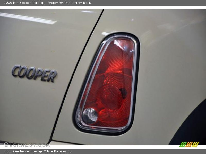 Pepper White / Panther Black 2006 Mini Cooper Hardtop