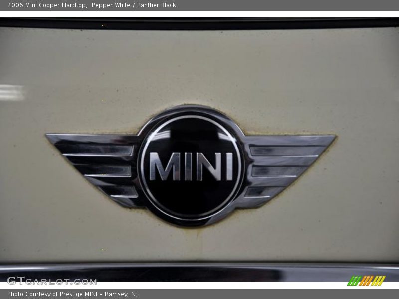 Pepper White / Panther Black 2006 Mini Cooper Hardtop