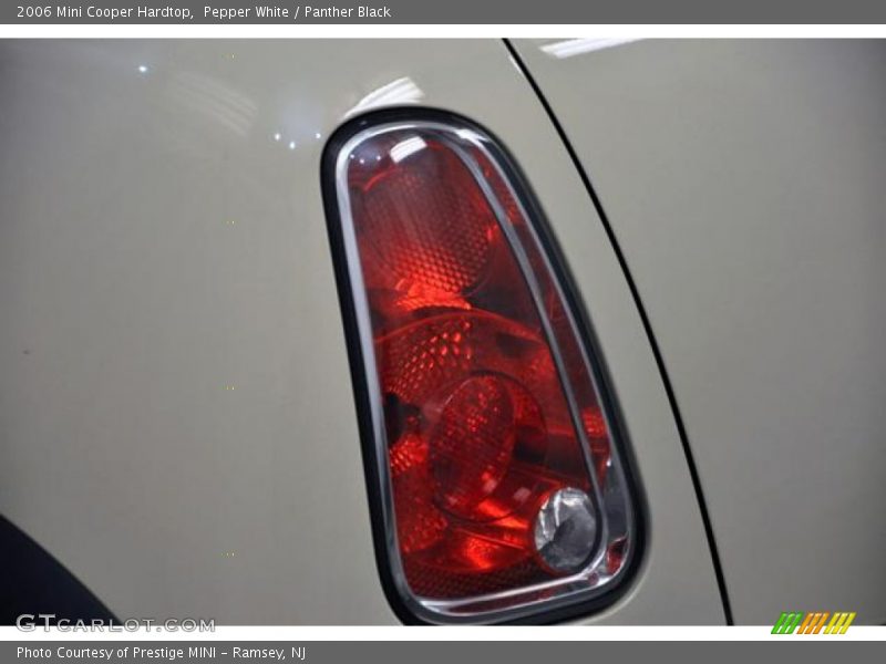 Pepper White / Panther Black 2006 Mini Cooper Hardtop