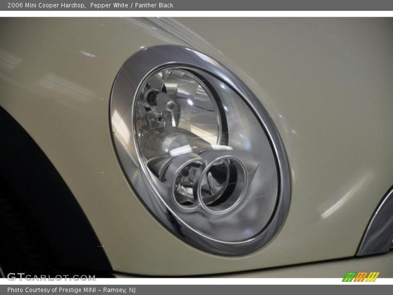 Pepper White / Panther Black 2006 Mini Cooper Hardtop