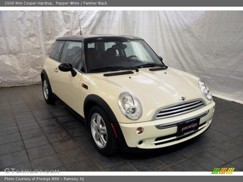 Pepper White / Panther Black 2006 Mini Cooper Hardtop