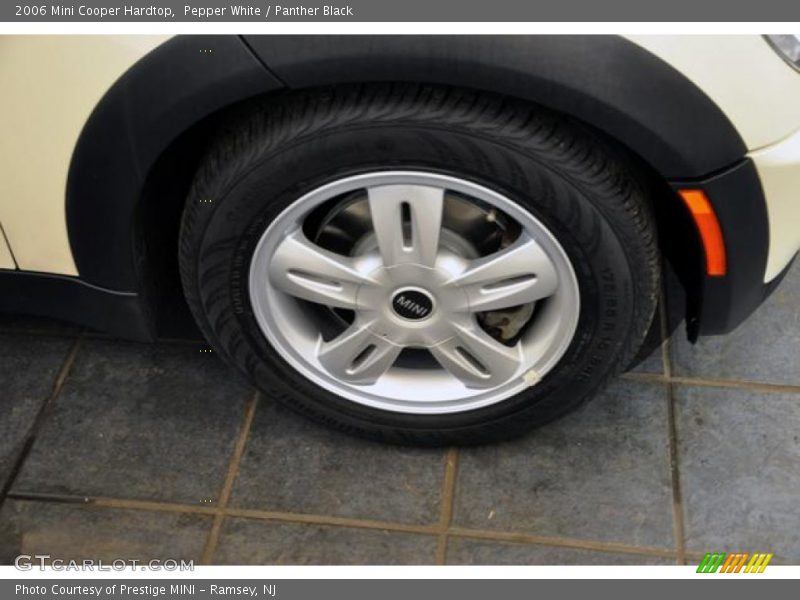 Pepper White / Panther Black 2006 Mini Cooper Hardtop
