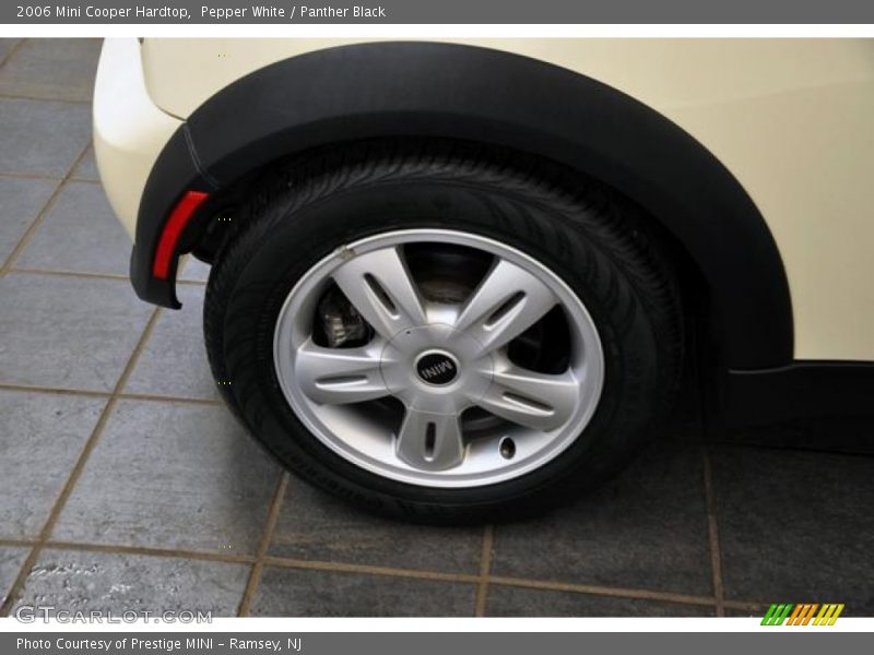 Pepper White / Panther Black 2006 Mini Cooper Hardtop