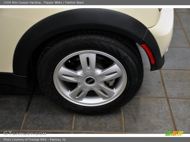 Pepper White / Panther Black 2006 Mini Cooper Hardtop