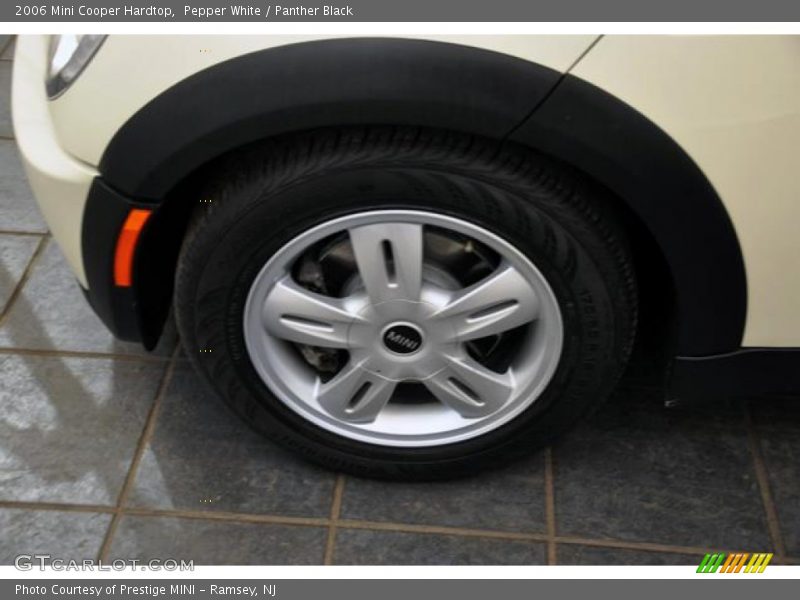 Pepper White / Panther Black 2006 Mini Cooper Hardtop